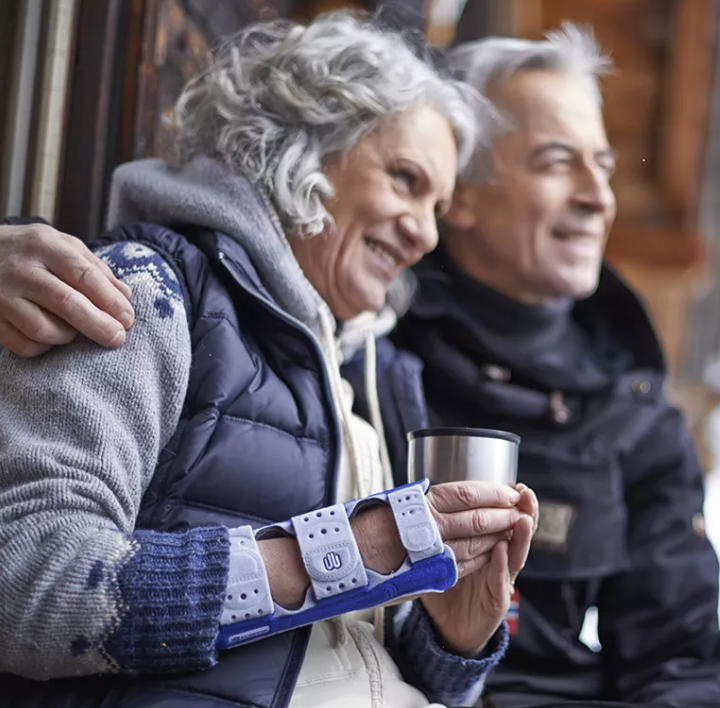 Бандаж лучезапястный 1666 Bauerfeind, сильная фиксация купить в OrtoMir24